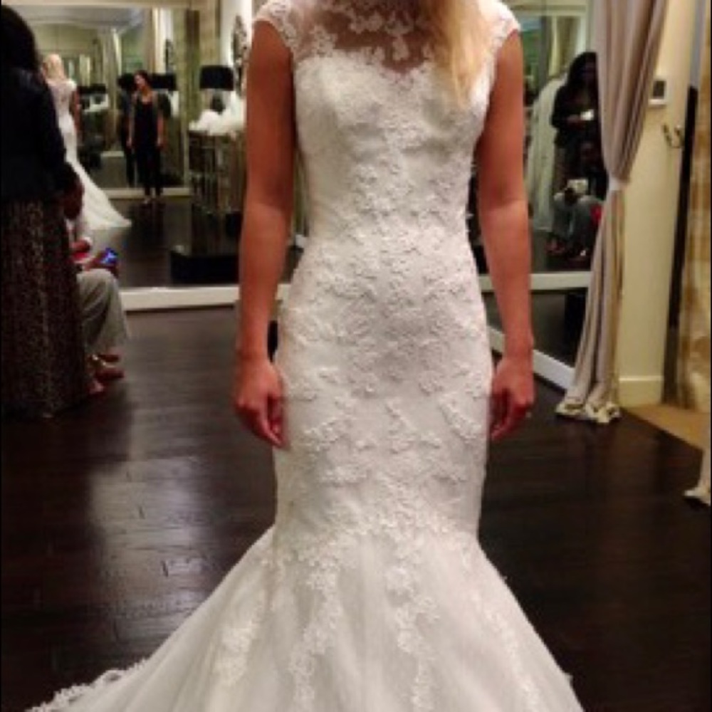 La Sposa unworn, unaltered wedding dress